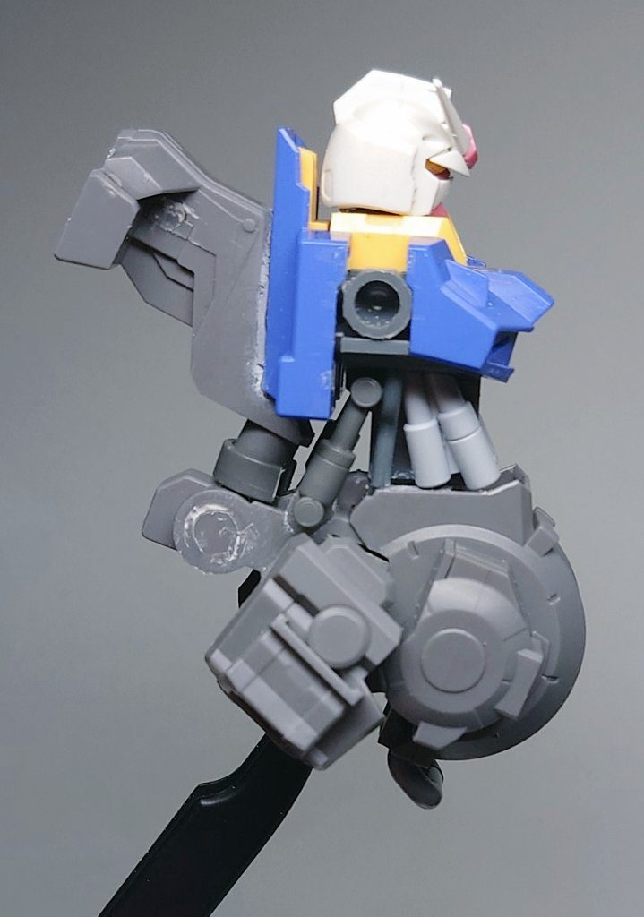 1/100グレイズのフレームを組み替えています。