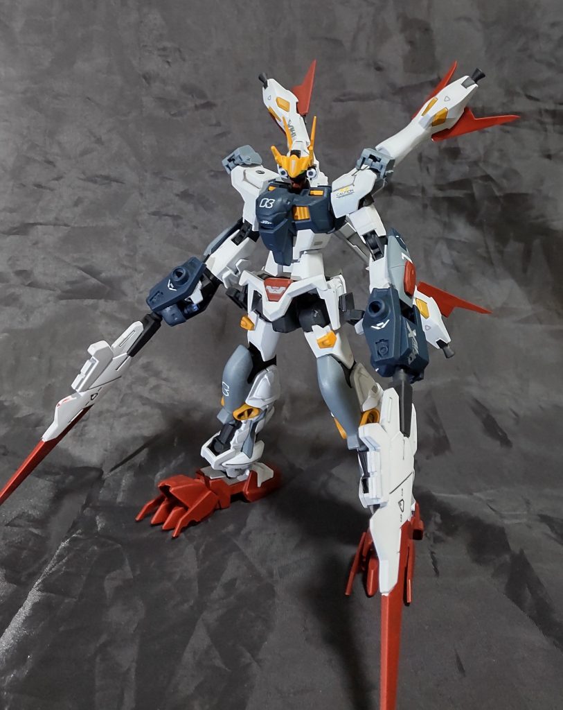 ゲテモノフォーム(タイラントモード)です頭部と脚部を反転 肩アーマーとサイドスカートのブレードを連結させ手に持たせる形で変形?(変身)します