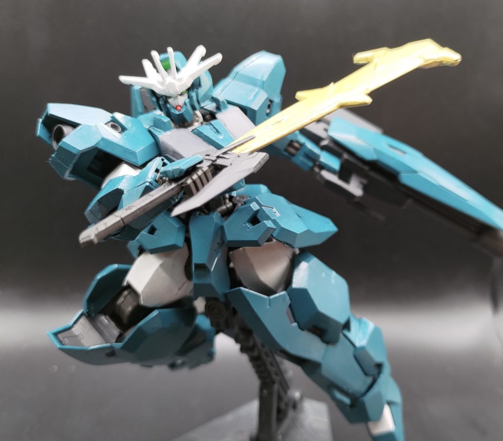 剛剣「ウルズ」剣先に側に重心があり、膂力強化の調整が施されたアガレスプロネの性能を受け止め、敵機体の装甲だけでなくフレームまで破壊する。この世界では、前の世界で自分になかったもののほとんどが手に入っていた。しかし、ソフィがガンダムに乗ることをやめなかったのは、前の世界で失った唯一の友を探すためだった。