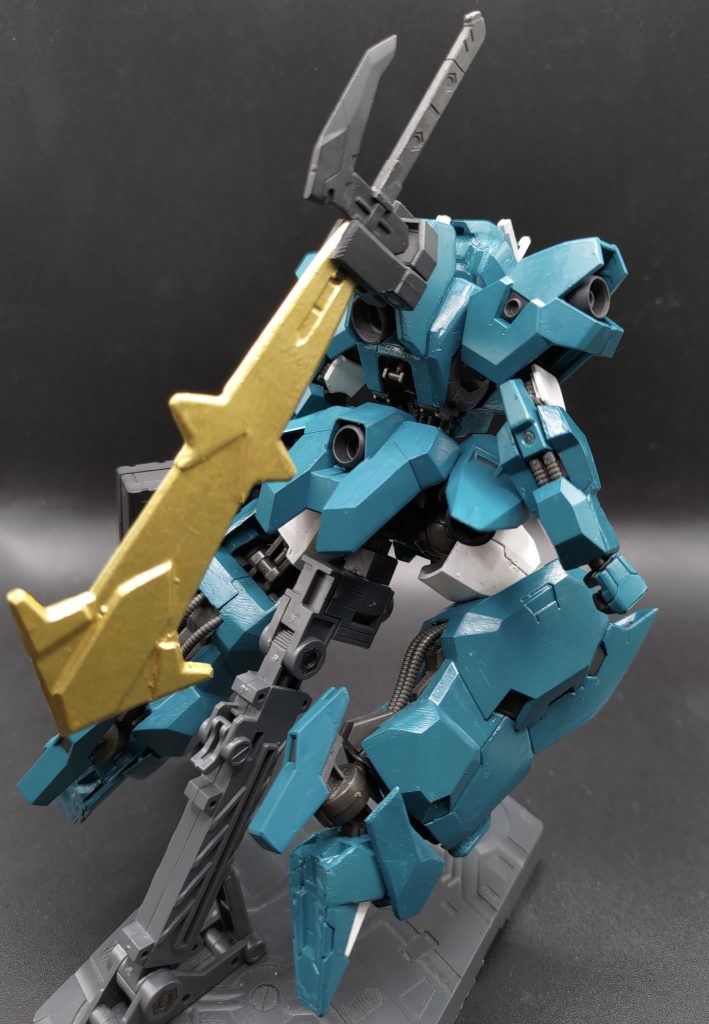 ラミネートコーティングをするには過剰すぎる重装甲を持ち、推進剤の積載量も他のガンダムフレームよりも多いアガレスプロネは長大な継戦能力を有していた。阿頼耶識システムが忌避されていることを知る由もないソフィは、阿頼耶識を隠匿したいギャラルホルンの影響を受け、その継戦能力を理由に水星軌道資源調査隊の護衛に配属されていた。