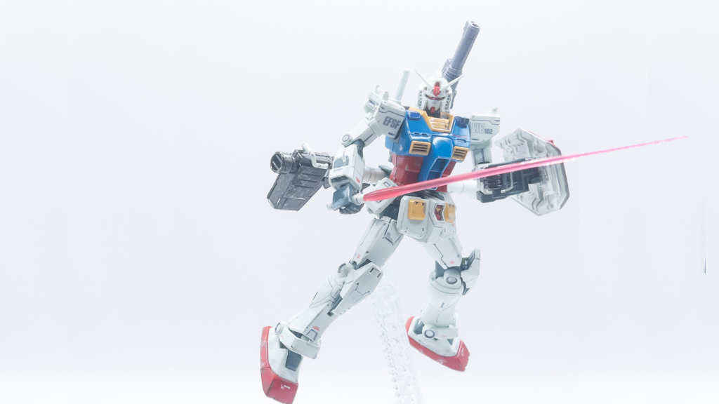 ククルスドアンの島版のガンダムは成形色が少し燻んでててかっこいい!また水転写デカールもついていて素組に貼るだけでも情報量がグッと増える良いキットだと思います