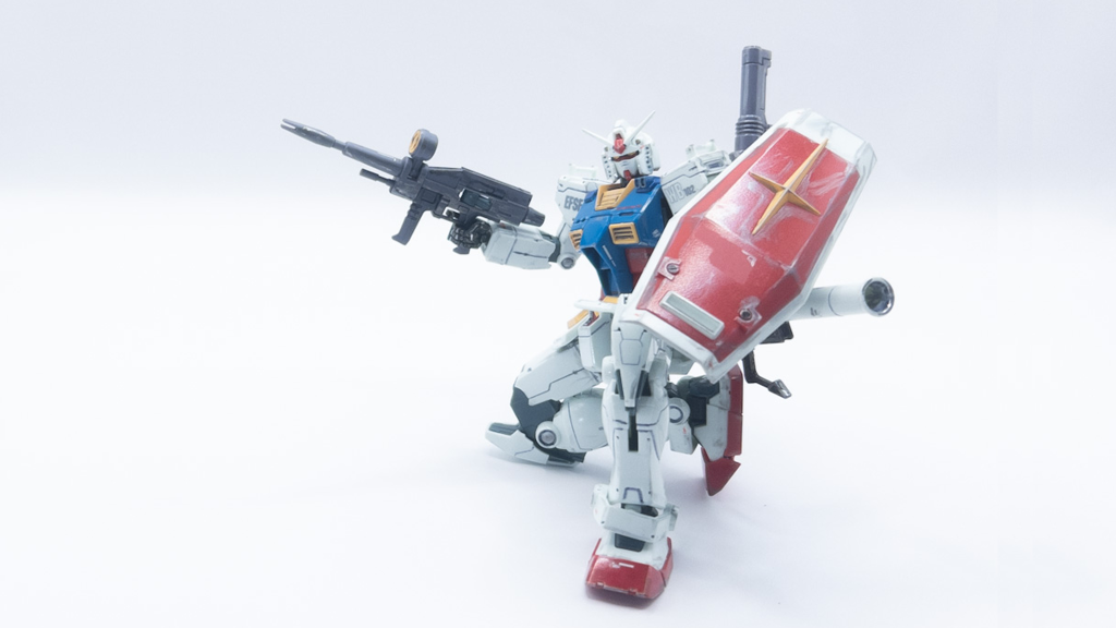 可動域がすんごいので膝立ちも決まる!なお、シールドのデカールはいつの間にか剥げ落ちてましたマークセッターの存在を知らなかったばっかりに...次のキットでは今回の反省点を生かそうと思いまーす