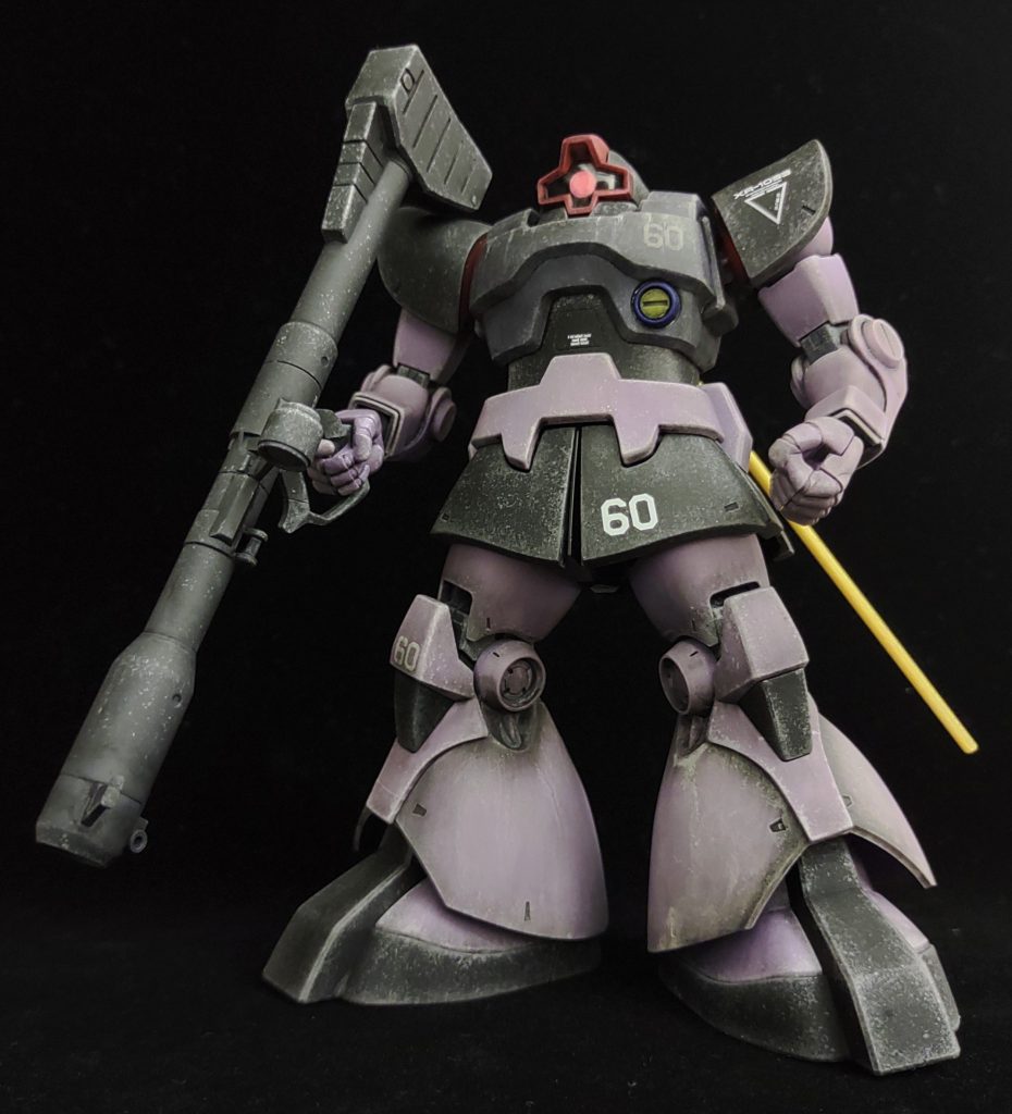 私が初めて制作したのは旧キットの1/100のドムでした　小学生の時枕元に置いて寝ていた記憶があります　あの時の自分にこれをあげたらもっと喜ぶだろうに・・・