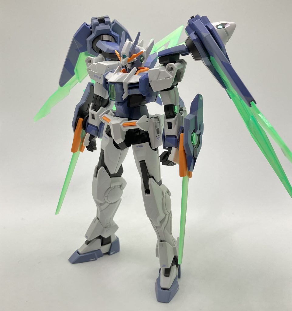 フル装備状態アークブレイザーの形状を、AGE-FXのCファンネルに模した形に削りました