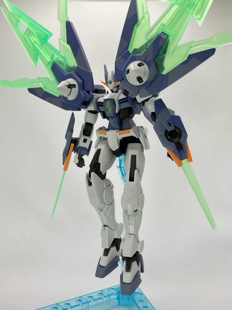 胸部パーツも少し控え目にしたいと思い、色変更等考えましたが集光パーツのランナーを切り出してハメこむ事で理想の雰囲気に。