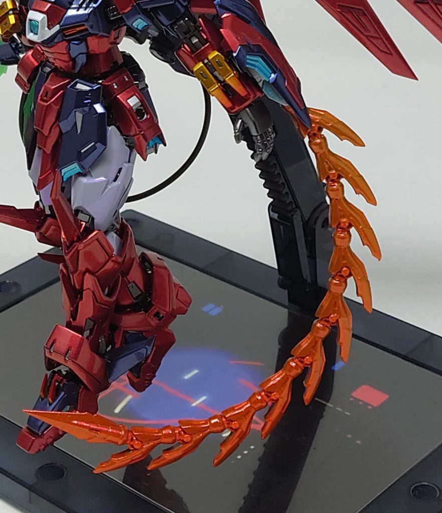 ヒートロッドは、プライマーを吹き付けた後にセリアのネイルパウダーから作ったプリズムマゼンタゴールドのような塗料の上から、蛍光オレンジ、蛍光レッドでグラデーション。いい具合の赤熱感が出せました!