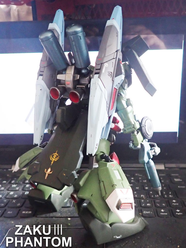 改造は、胸部1mm延長、肩接続部プラ板とプラ棒でスクラッチ。腹部2mm延長、股関節2mm幅増し、膝関節4mm延長、足首関節の軸を内側に3mm移動。以上が主な改造部分になります(^-^)/最後まで御覧いただき、ありがとうございました🙇