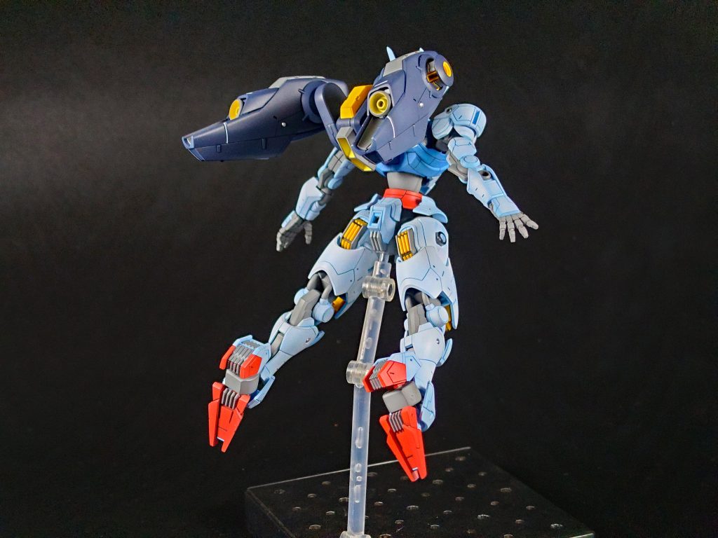 バーニア内側は設定画に合わせてマスキングしてイエローに塗装してます。