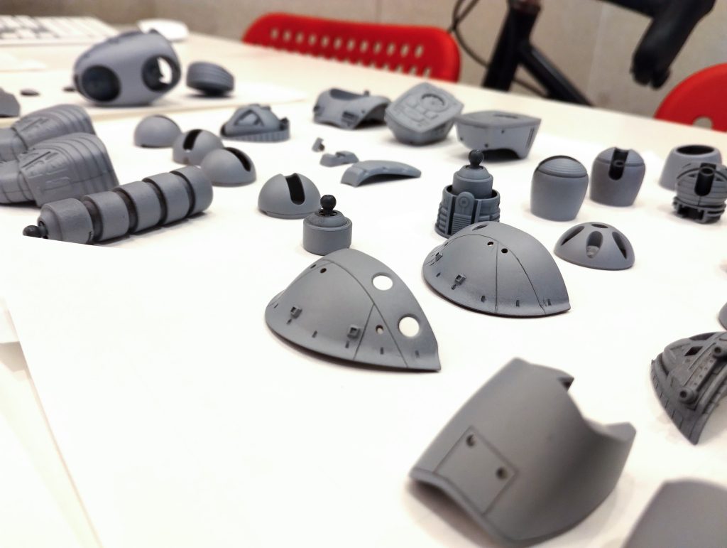 はじめての全塗装!サーフェイサーを使うのももちろんはじめてだったのですが、サーフェイサーの色っていいですね。