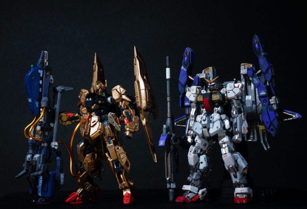 アーティファクトでは、長物を立てて持つのがいつの間にかトレンドに。