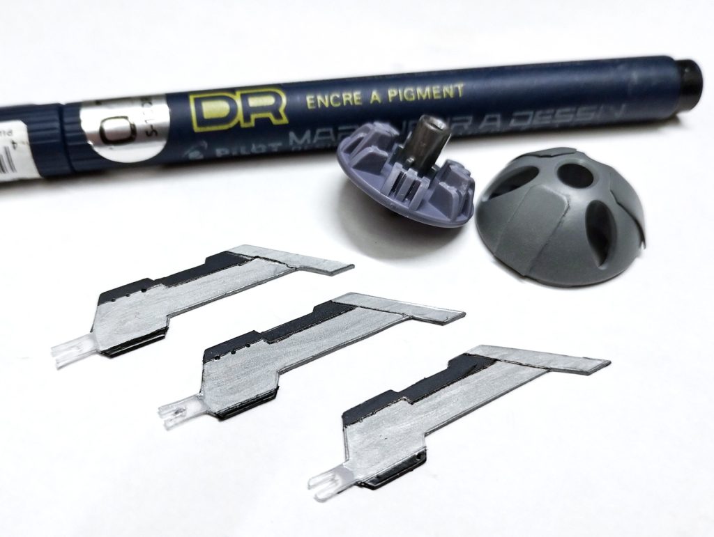 オリジナルの3本爪!実は爪を誤って折ってしまい、せっかくだから自作してみようと思い作ってみました。一応3色に塗り分けています。墨入れは、PILOTの0.1mmのドローイングペンを使いました。