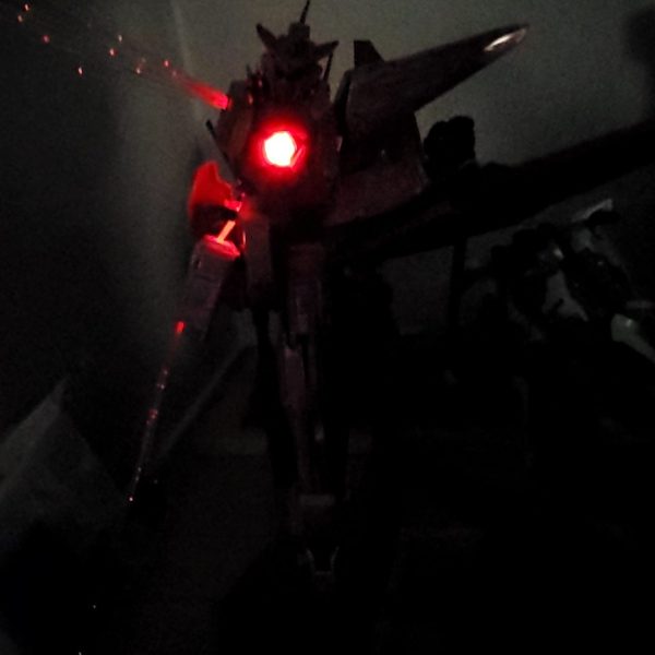 1/100キュリオスを電飾