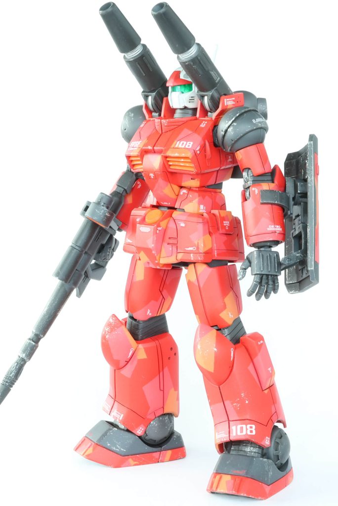 リバイブ版なので特に大きな改造はしていません。追加パーツは盾はジャンクパーツを購入して付けています。今回、スジボリと塗装に注力しました。