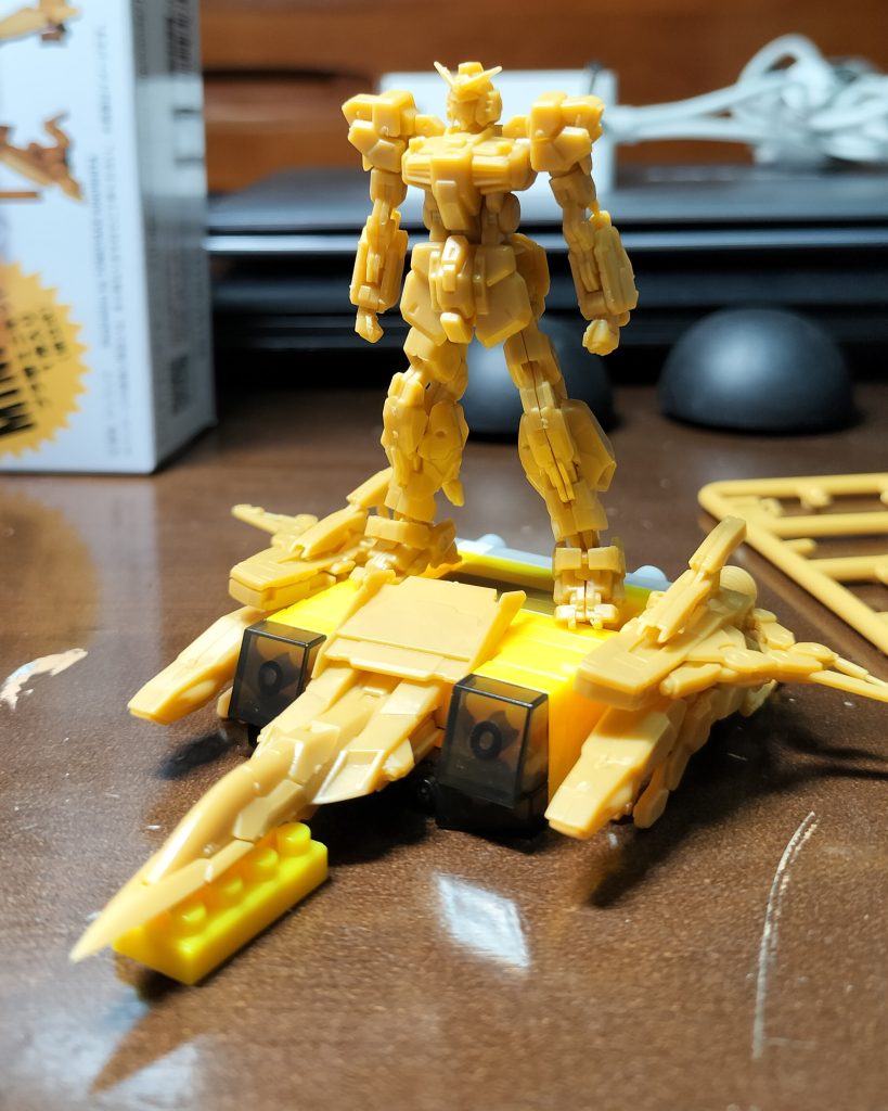 7)また、合体予定の支援メカ「Gディフェンサー」は会員サイト「プレミアム・グローバー」での受注生産別売りとされ、もはや「セット」とは言えなくなった。手に入れても機上に乗せるか、ガンダムの背面に取り付けるだけの寂しいギミックであったため、初代商品のプレイバリューにとおく及ばず、あえなく商品化は断念された。