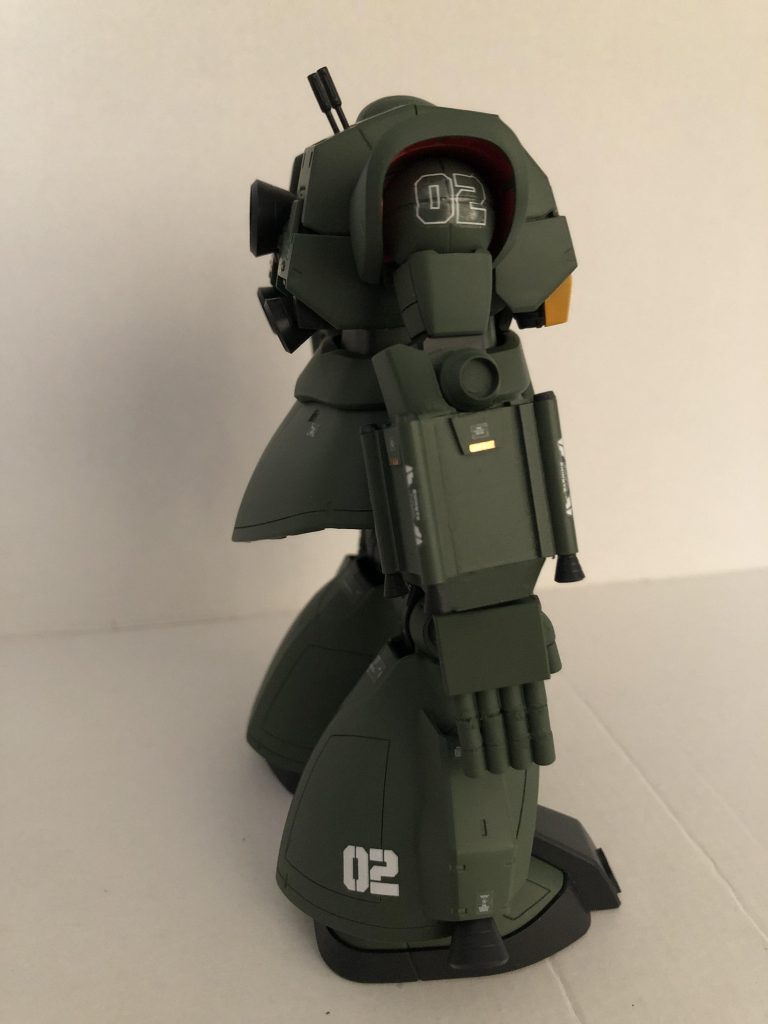 サイドショット。ショルダー大きすぎて頭部が見えにくい。