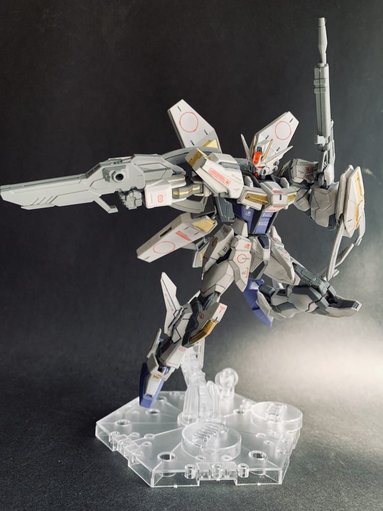 劇場版seedがとても良かったのでCEのガンプラを作りたくなって積みプラの山から出しました。でもこれCEの機体か？