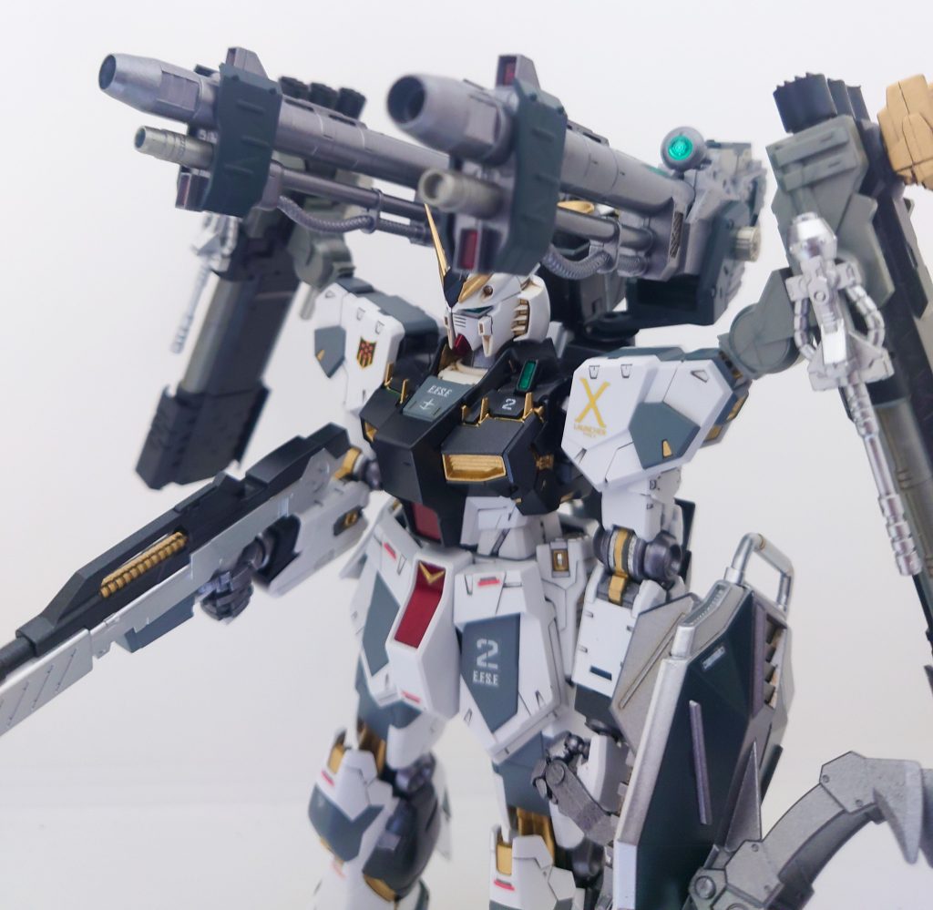 ビームバズーカランチャーを構えた姿が気にいております。ちなみに角度は自由に変えることができます。