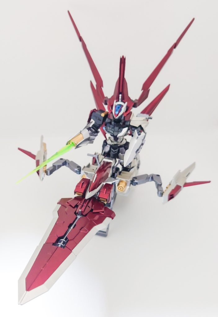 そして、メテオホッパーにタクティカルアームズを装着し、ノーネイムの背面にノーネイムユニットを装備して最終形態(ファイナルフォーム:ソード)!ノーネイムとメテオホッパーが一体となり、一つの巨大な剣となることで相手に突撃する必殺の姿。