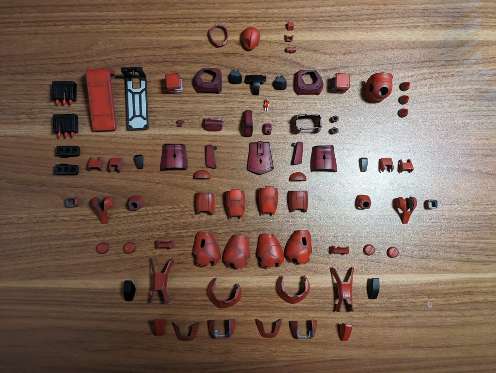 胴体色は黒立ち上げのシャアレッド　赤はグレー立ち上げのMSレッドです。黒い部分はブラックの上からチタンを軽く拭いています。