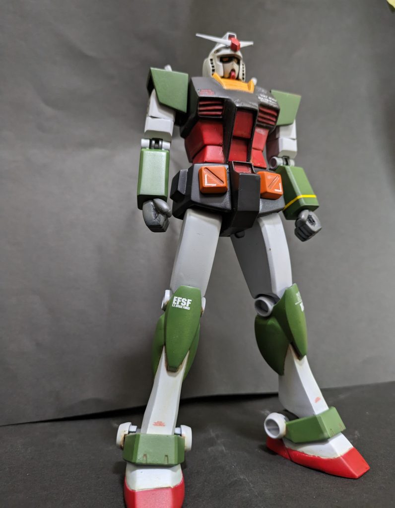 中の人。リアルタイプガンダムをオマージュしたカラーリングにしました。
