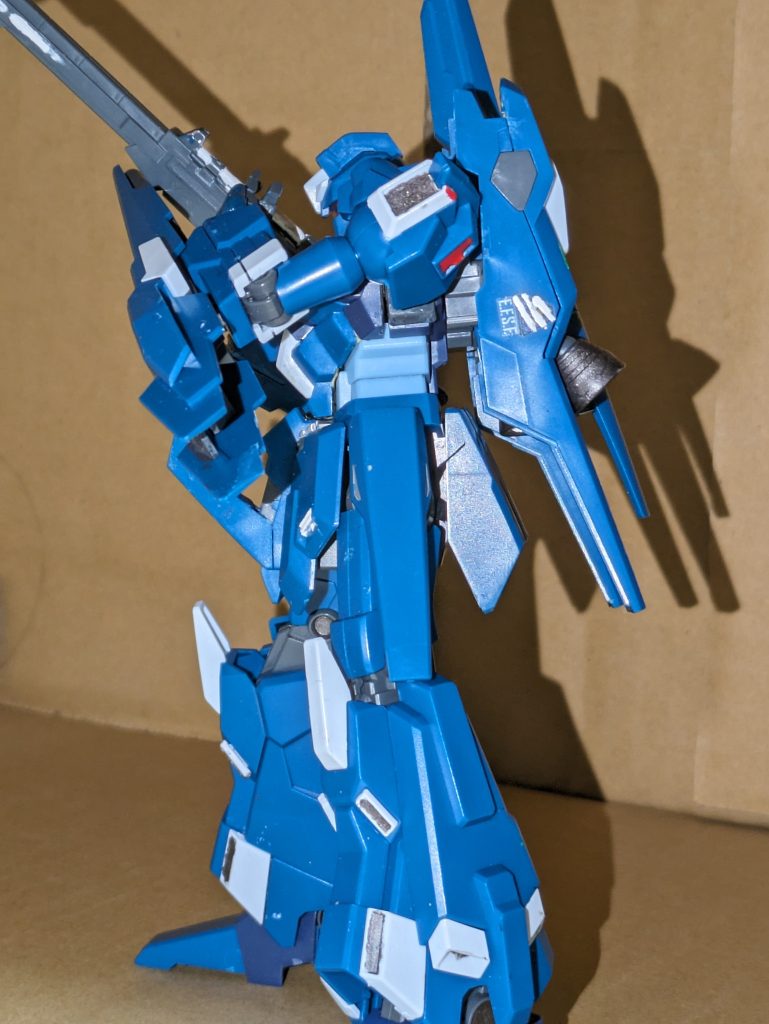 スラスターなども焼鉄色やホワイトで塗り分けています。(´・ω・｀)今見ても中々かっこいいのですが少しはみ出てますね