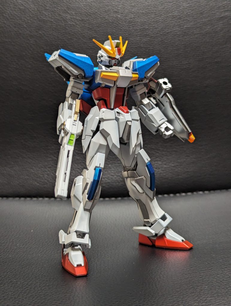 初めてエントリーグレードを作りましたが、結構すごいですね。この値段でこのクオリティなら充分ですし、ガンプラを作った事がない人に優しい親切設計ですわ。