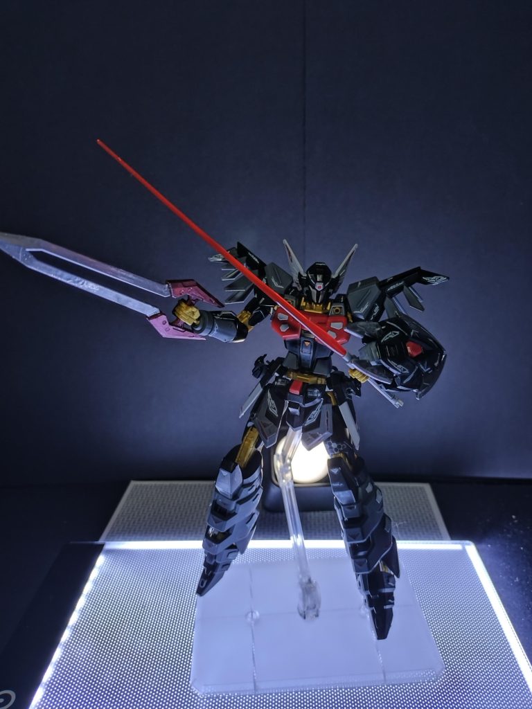 重厚感ある機体のためさらにメッキシルバーを塗装により強キャラ感だしました