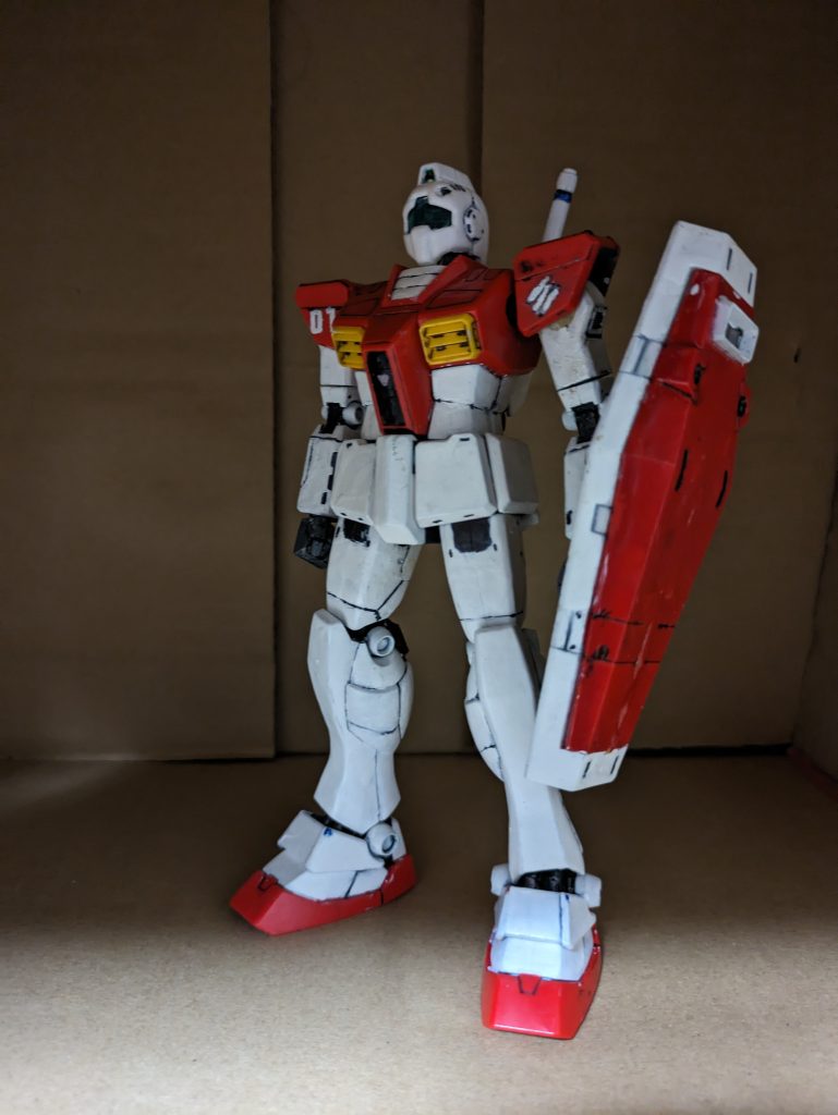 全体図です、このキットは脚部や肩のボールジョイントがお釈迦になったりしましたがバンダイの部品注文や余ったジャンクパーツを用いて修復しました(肩のアーマーをよく見るとパテが)(´・ω・`)