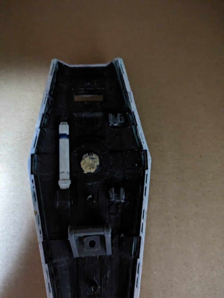 そしてナイフを簡単に取り外せるように余ったポリキャップを改造して取り付けています!