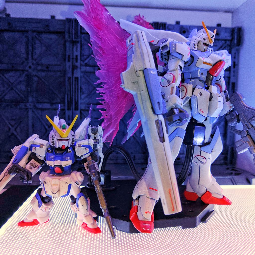 ガンダムコンバージ改造のセカンドVとツーショット。最後まで見ていただきありがとうございます🙇‍♂️