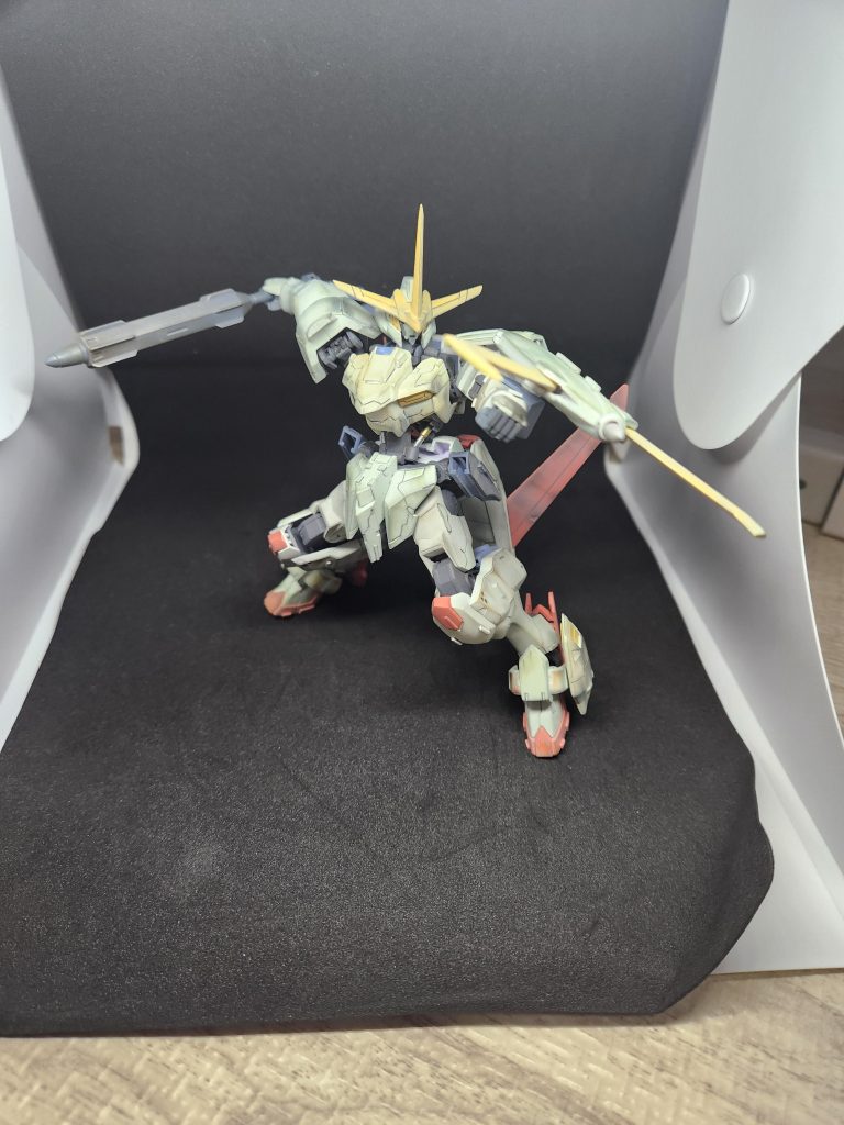 箱絵っぽく撮影....むずかしい😅やっぱり鉄血のキットはウェザリングが似合いますね！