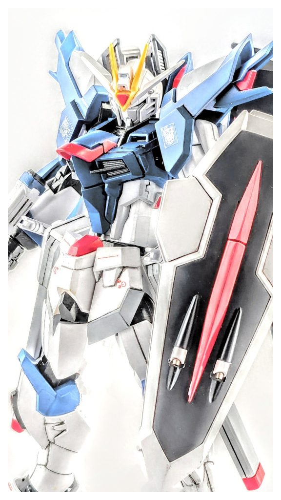 2024年 2月17(土)朝4時〜18日(日)午後13時頃に、HGCE デスティニーガンダムを仮組みしました。このライジングフリーダムガンダムより組みやすかったです。それでもアンテナ辺りがハメるのが難しかったです。個人的にHG デスティニーガンダムは、出来が良いガンプラだと思いますが、少し手を加える予定です。18日の午後5時頃から23時頃まで胴体の改修とスジ彫りの下書きで終わりました。やる気が、持続していればゴールデンウィーク迄に、完成出来れば良いかな～?と考えています。