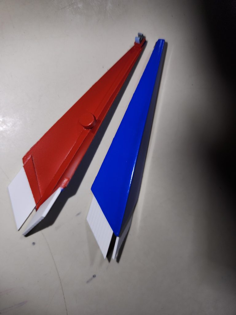 左肩後ろのマントです。