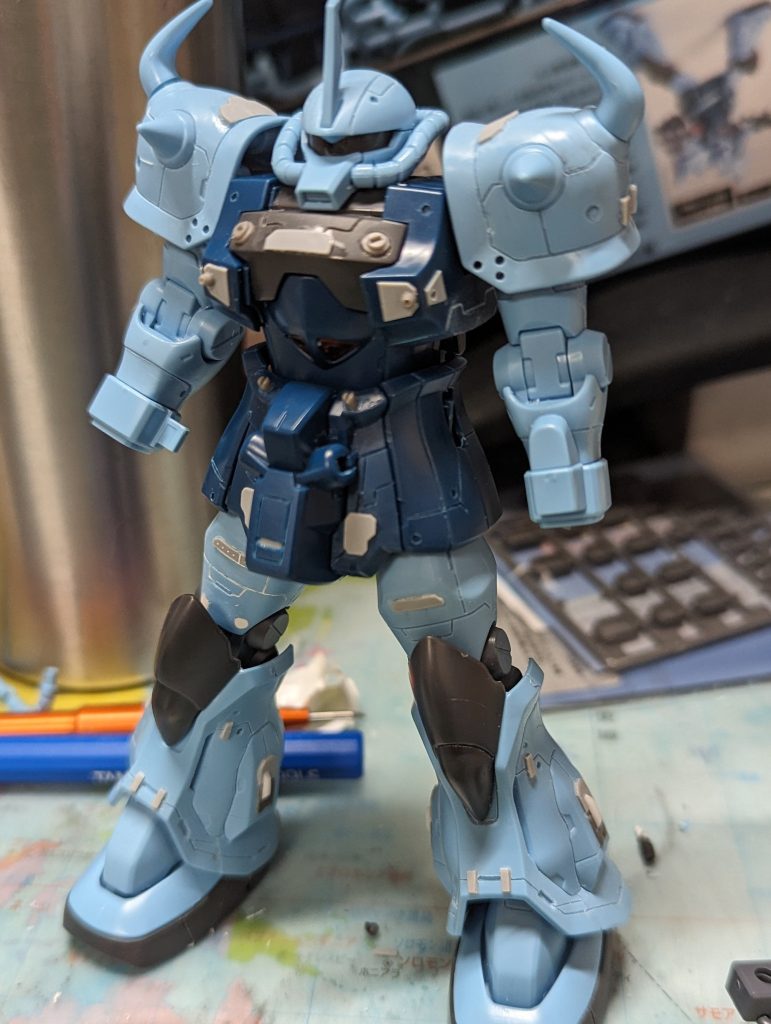 見様見真似でプラ版をたくさん貼り付けました。