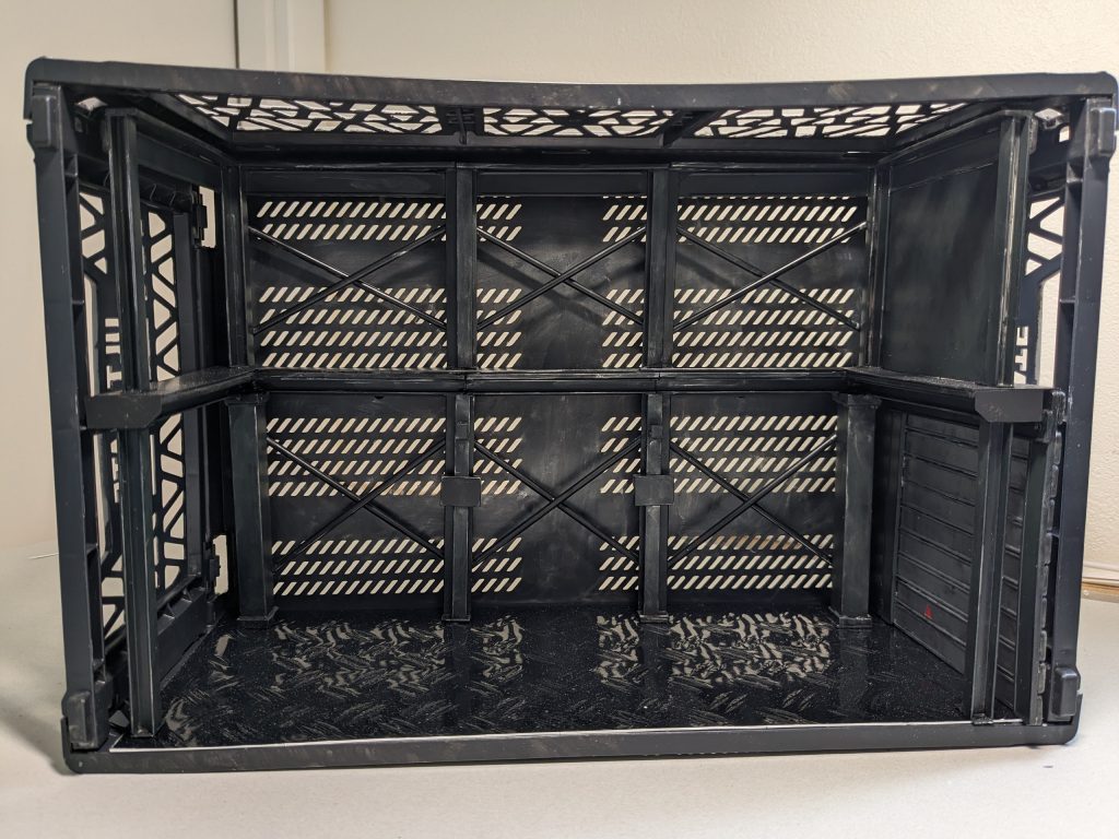 材料（100均で購入したもの）外側の箱　ULTIMATEBOX   300円シャッター部分　タンス用プラ仕切り　100円（ホームセンターで購入したもの）L字型モール1m  1本   100円H型モール1m   2本　100円✕2（その他家にあったもの）○プラ棒、プラ版等