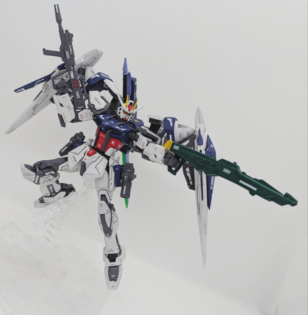 デスティニーの武装はパーフェクトストライクの完成形だと個人的に思っているので拝借しました。M2000GX 高エネルギー長射程ビーム砲はコンパクトにしたらいいと思い少し大きめのビームライフルくらいの大きさになるようにカットしました✨