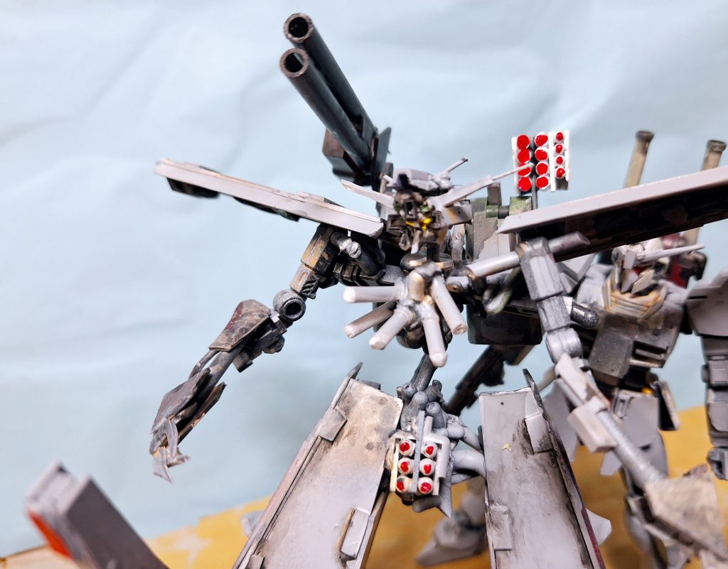 ZZはプラ材からフルスクラッチ。首と主砲以外無可動。