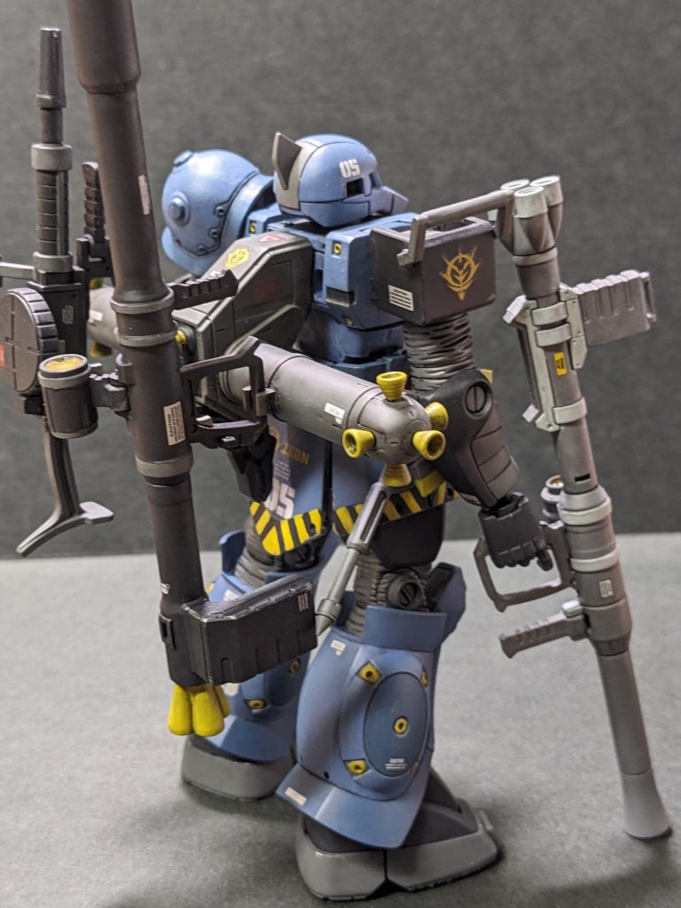 合わせ目消しとモールドの彫り直し、首の位置を若干後方になるように加工した以外は特に何もしていません。