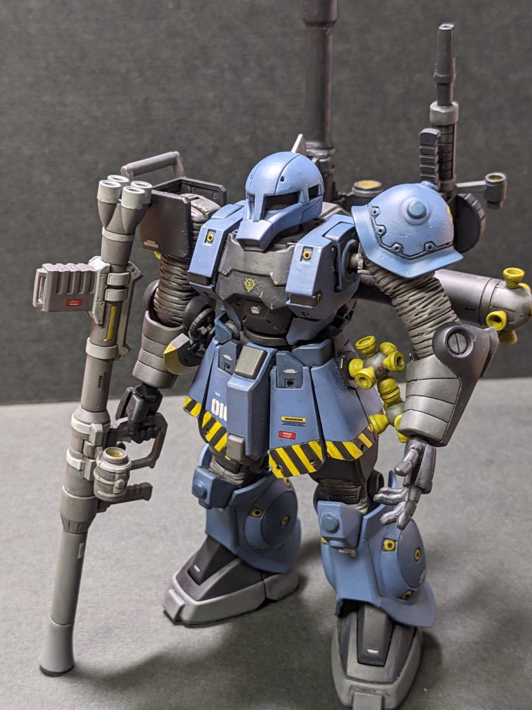 サンダーボルト本編で、大破したフルアーマーガンダムを回収しているシーンを含め3カットしかなく、背面のシーンも無いのでオリジナルの配色を参考にカラーリングしてみました。(RG風になるように少しだけ配色を追加してみました。)