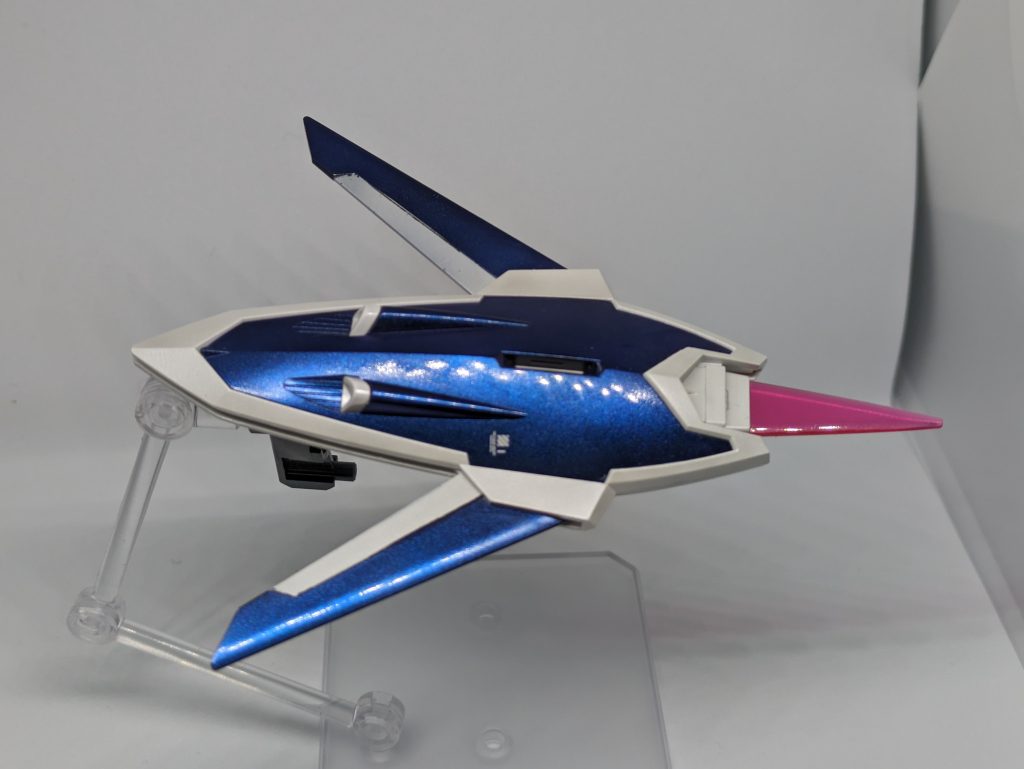 シールド、ですが飛びます。曲面がはっきりしてるので磨いたのがよくわかります。が、一見光ってますが近くで見ると結構磨きが足りません。難しい…