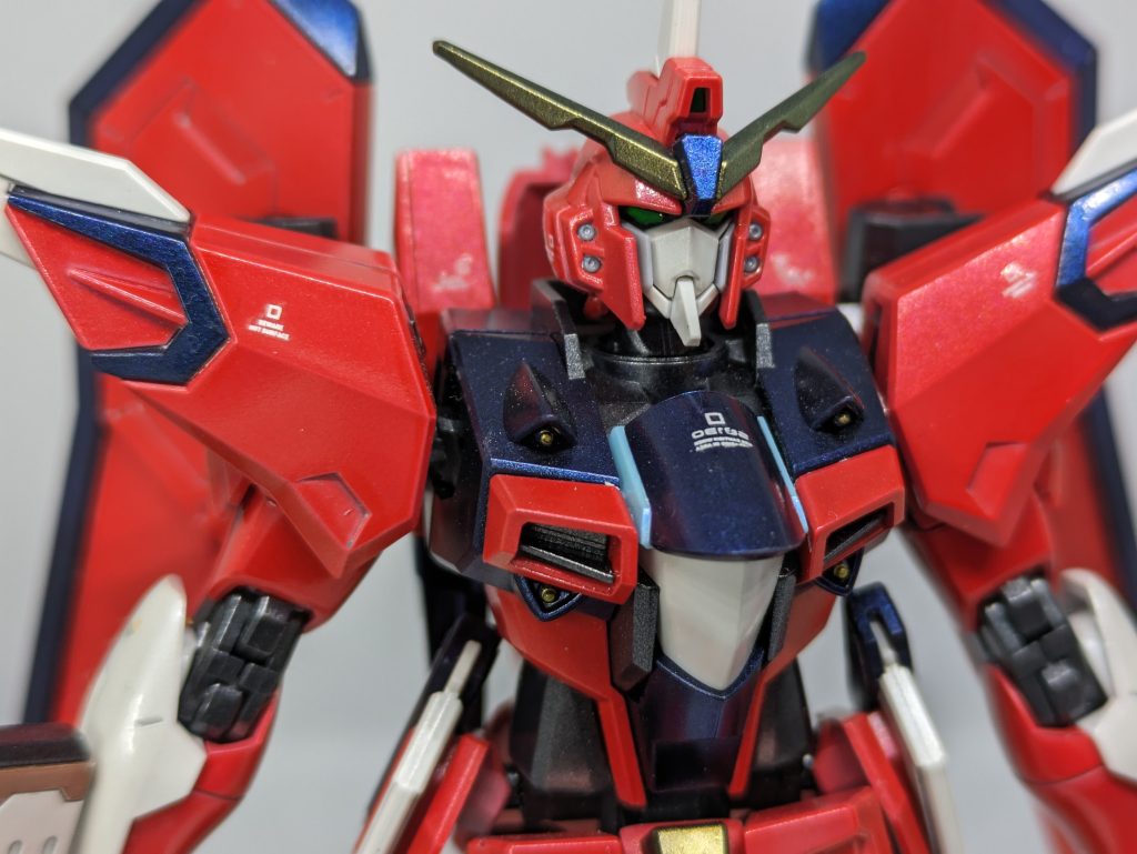 バストアップ。胴体の部分にホビーマーカーゴールドでちょんちょんと軽めに塗ってる部分あります。言われなきゃわからないレベルです。