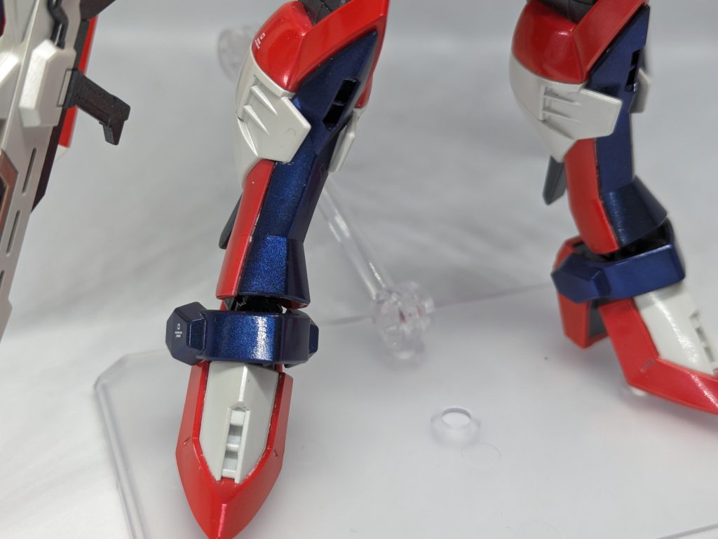 レッグ。結構穴が目立ちます。