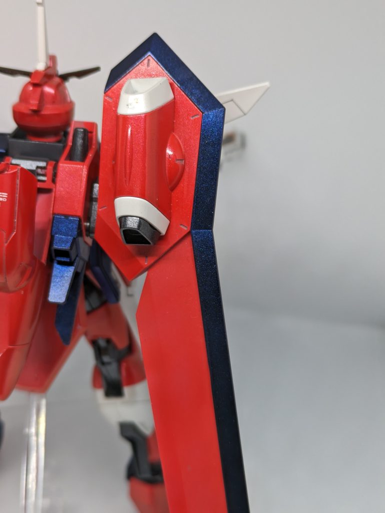 バックパック後から見ると真っ赤で目が痛いです。