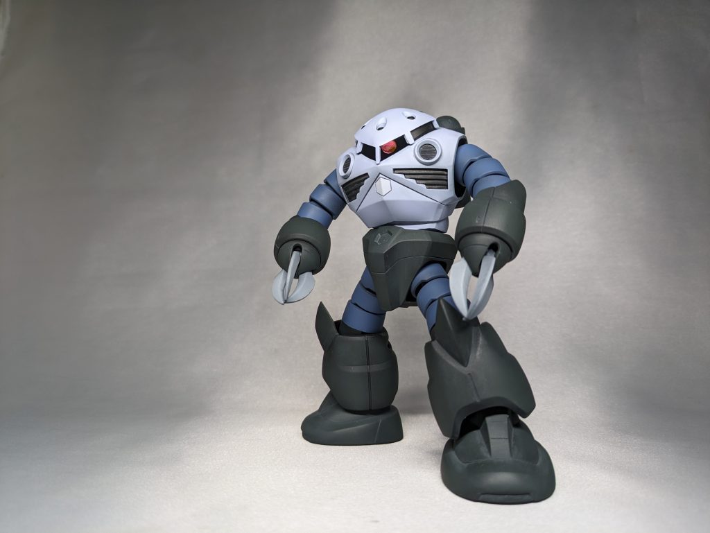 モノアイはHアイズ、可動式です。