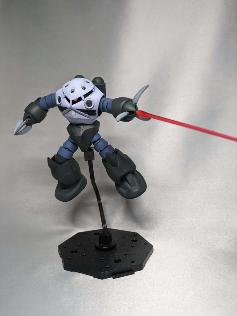 股間にスタンド用の接続穴をあけました。