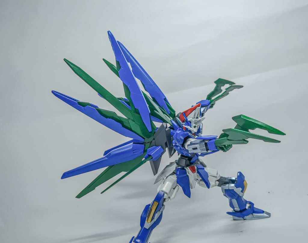 ガンダムサルヴァトーレ–3枚目/制作者：おぼれる魚くん