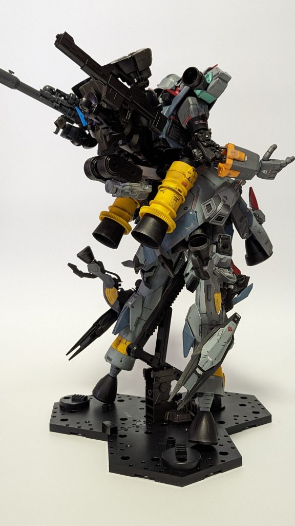 実は背中はまだ未完成。ディオングの『ディ』の部分が残ってます。ん?なに?ディランザ?