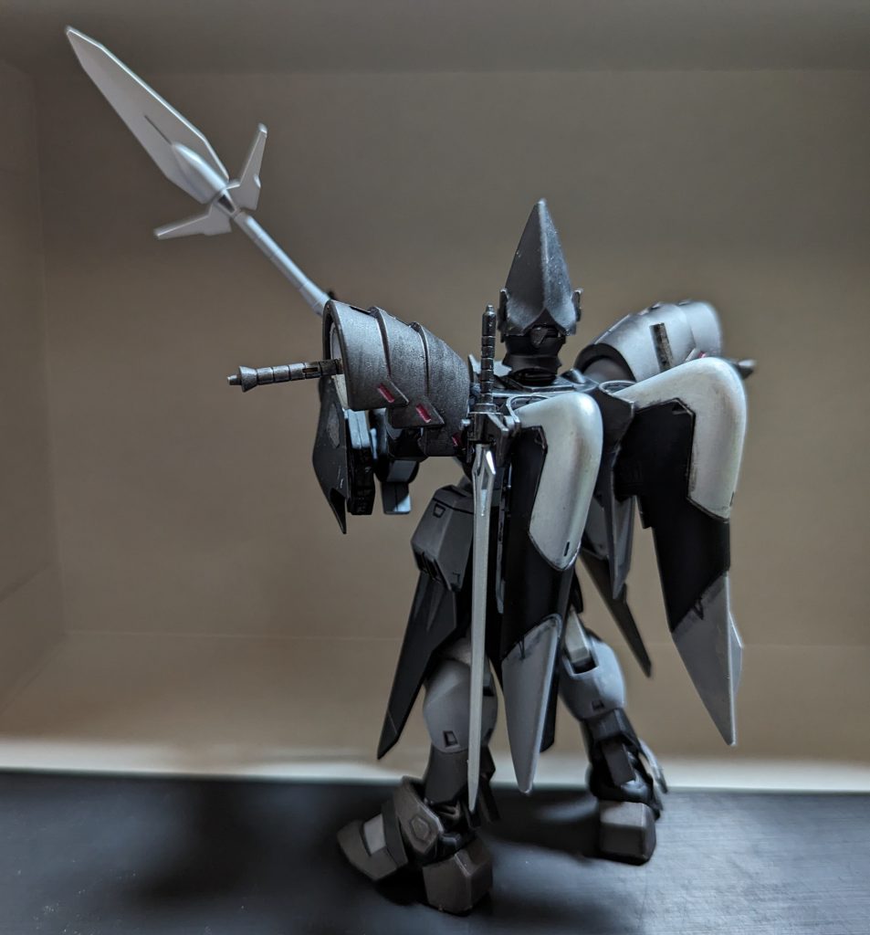 背面。後ろから見ると、かなりシグーっぽさがあります。羽部分に武器をマウントできます。