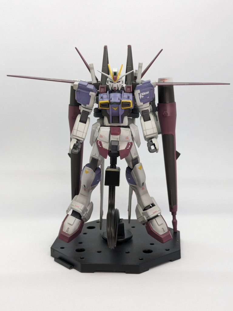 塗装レシピ白→グレーサフ&コールドホワイトにグラファイトブラックを数滴青紫→グレーサフ&風蒼と焔小豆を2:1赤紫→グレーサフ&焔小豆黄色→コーラルイエロー黒→黒サフ&グラファイトブラック黒色以外はすべてバーチャロンカラーを使いました。塗装後シャドウ吹きをしました。個人的にシャドウ吹きとスジボリには特に改善点あり。閲覧頂きありがとうございました