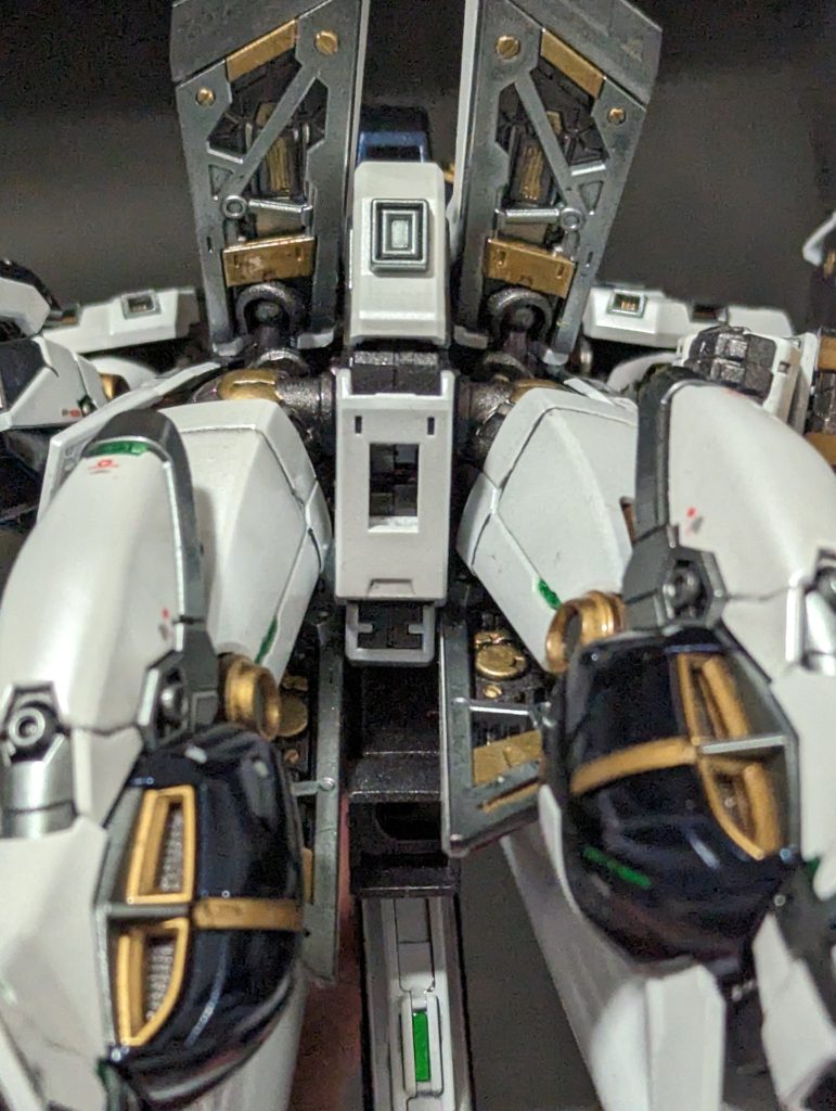 内部フレームまで細かく塗り分けしてます。……クリアランスとちって、分解出来なくなってますが。